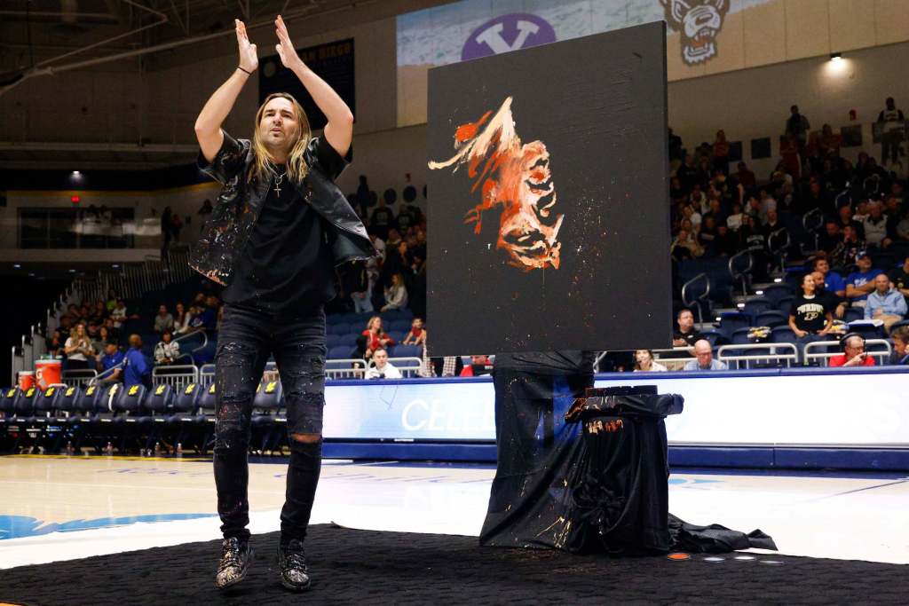 Bill Walton honored at Rady Children’s Invitational with unique, fitting tribute – San Diego Union-Tribune