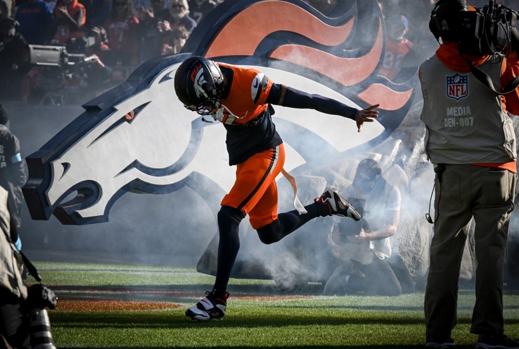 Kudos to Broncos for paying up to keep games on grass – San Diego Union-Tribune