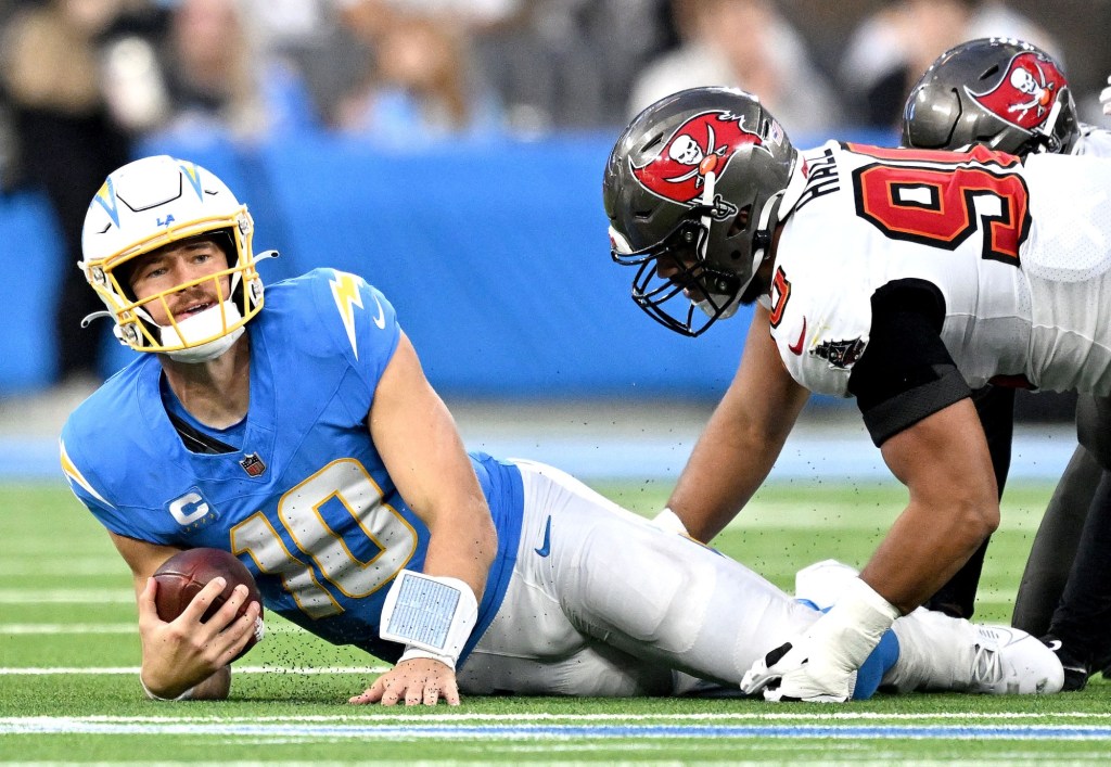 Baker Mayfield throws 4 touchdowns as Buccaneers shred Chargers’ defense – San Diego Union-Tribune