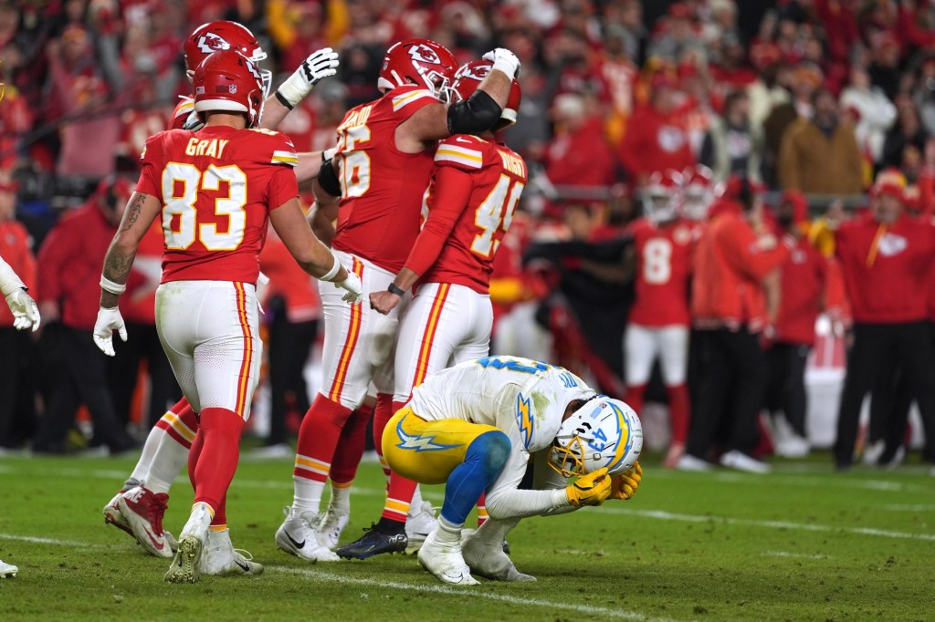 Last-second loss to Chiefs doesn’t hinder playoff chase – San Diego Union-Tribune