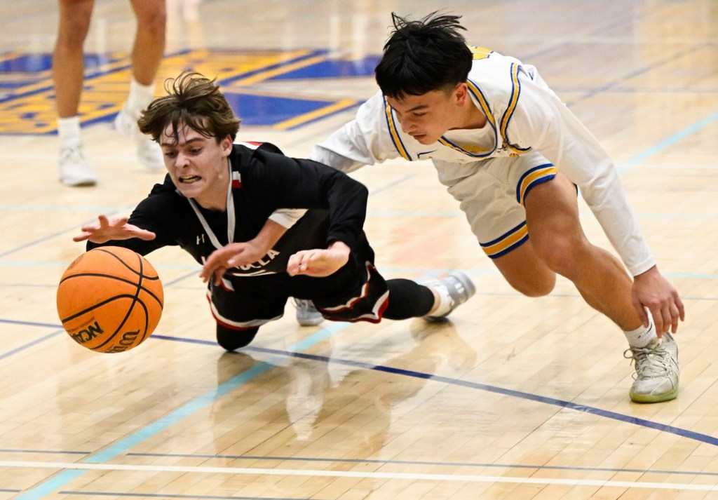 Playing without star, Mira Mesa holds off La Jolla – San Diego Union-Tribune