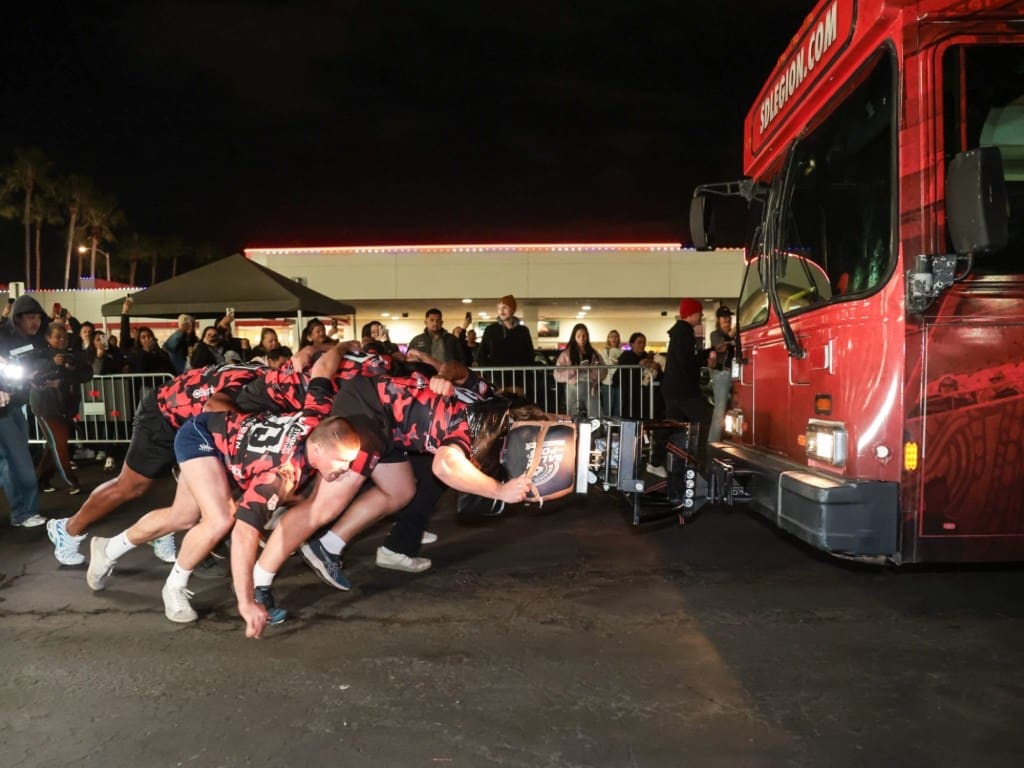 San Diego Legion, other rugby teams push 10-ton bus for charity – San Diego Union-Tribune